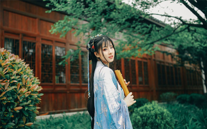 留给春风报花信