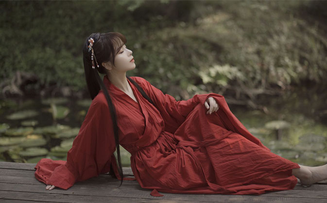 桃花弱水倚红妆，湮没一襟风涟