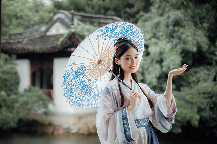 古风短篇小说：月神