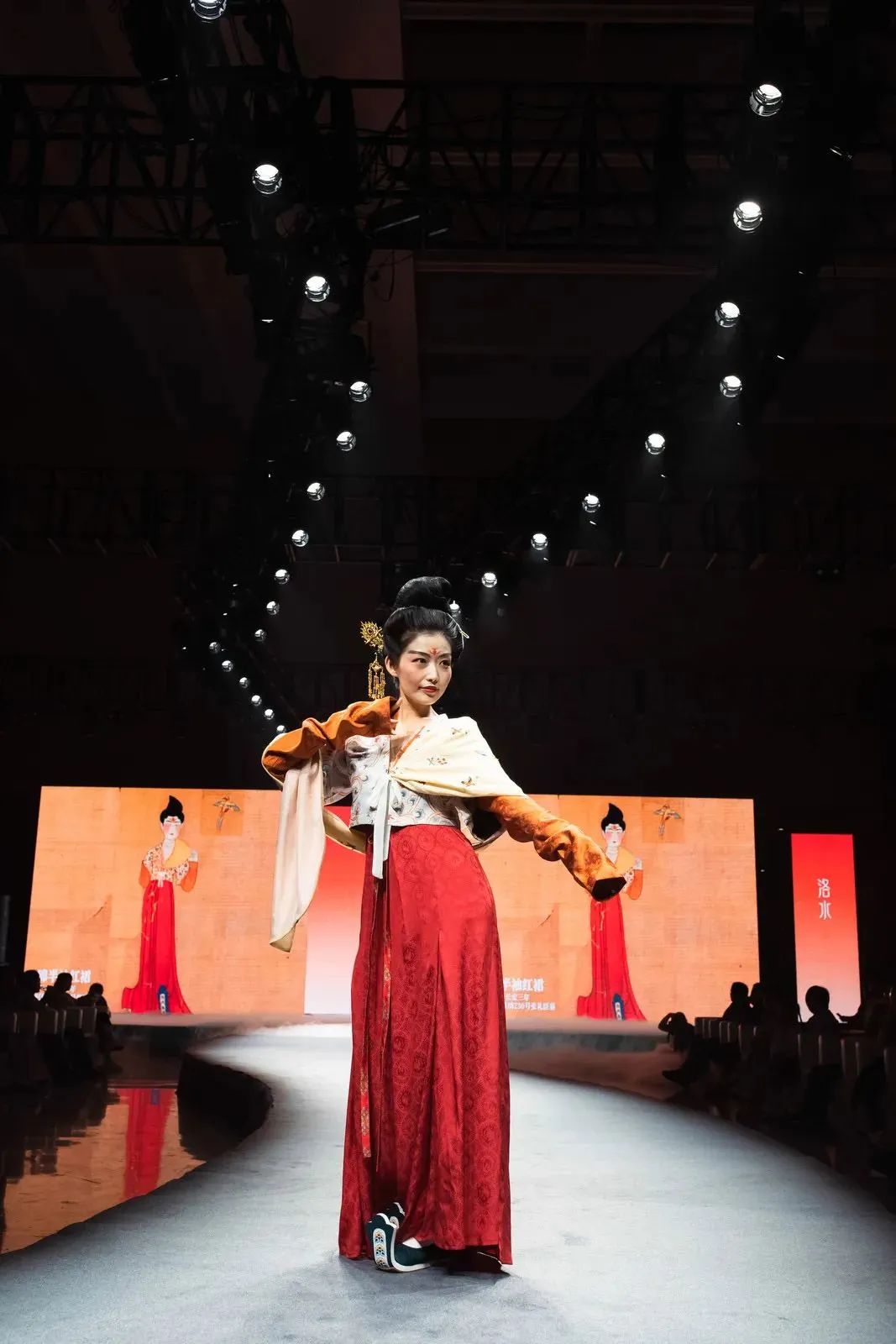 洛阳汉服大秀,领略一千多年前的古人审美(图6) 6.jpg