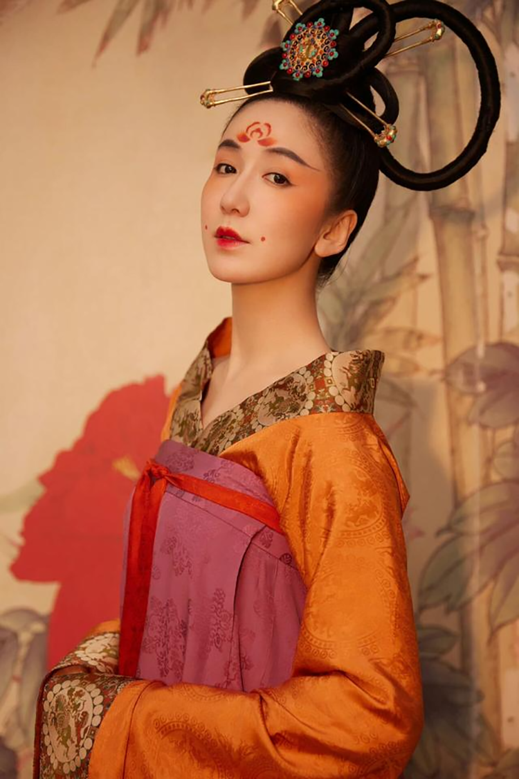 33岁的娄艺潇身穿汉服出席北京时装周(图7)