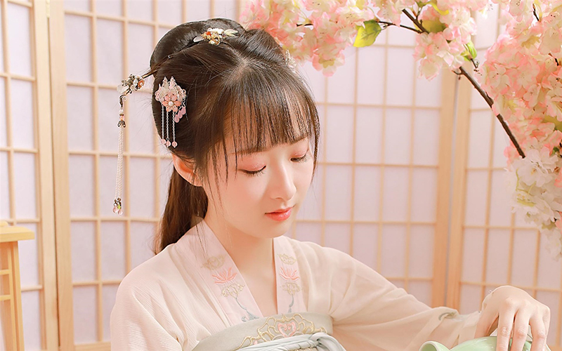一番萧索，鱼书寄了谁？一帘幽梦，凭栏念了谁？(图1)