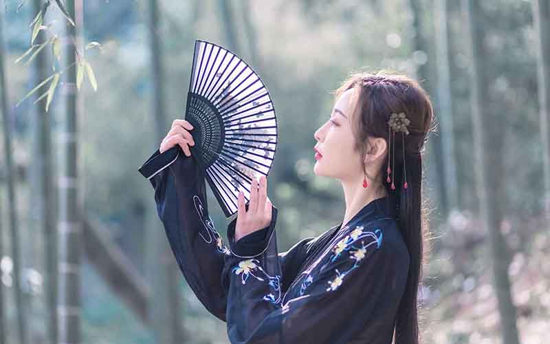 月半弯，云墨染，一抹相思，轻缱绻(图1)
