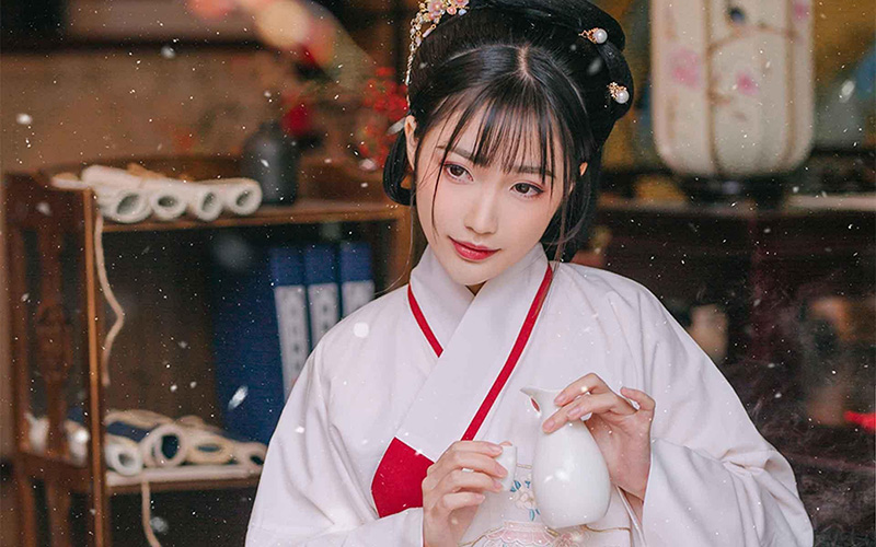 独语窗前泪轻拭，一夜相思染青丝(图1)