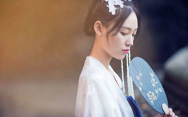 若织云成锦，梦入阑珊，能否与君共展？(图2)