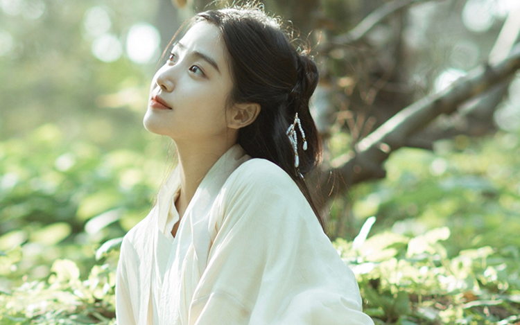 暮色深深，笛声何处？烟雨重楼，锁旧时残梦。(图1)