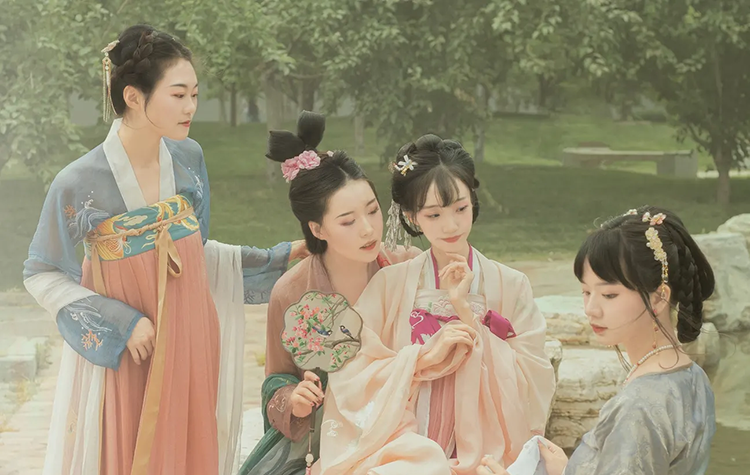 回归传统：汉服如何回归现代风格(图2)