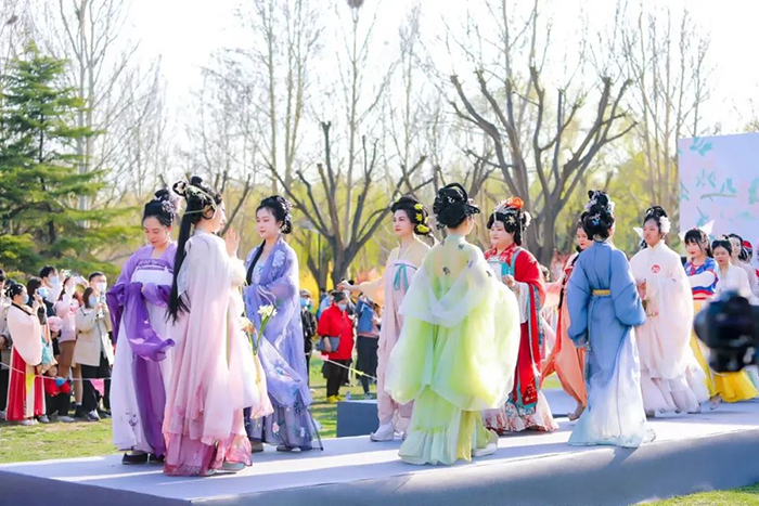 第五届中国•北京汉服文化节重磅来袭,邀您共聚中秋(图2) 第五届中国•北京汉服文化节重磅来袭,邀您共聚中秋(图2)