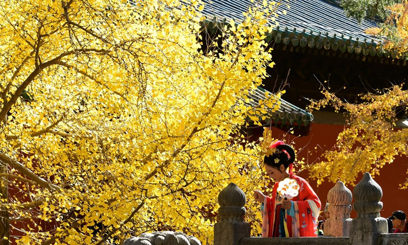 传统汉服在Z世代中大受欢迎(图1)