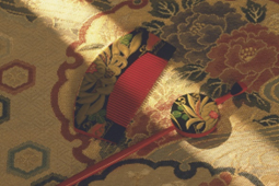 细说女子汉服发饰：点翠、梳篦的金翠首饰(图9)