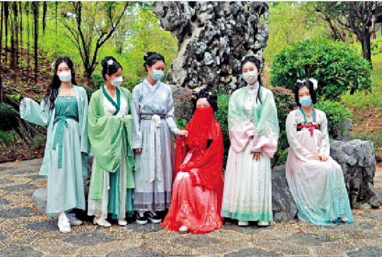 汉服盛典 | 海内外同袍穿汉服迎国庆(图1)