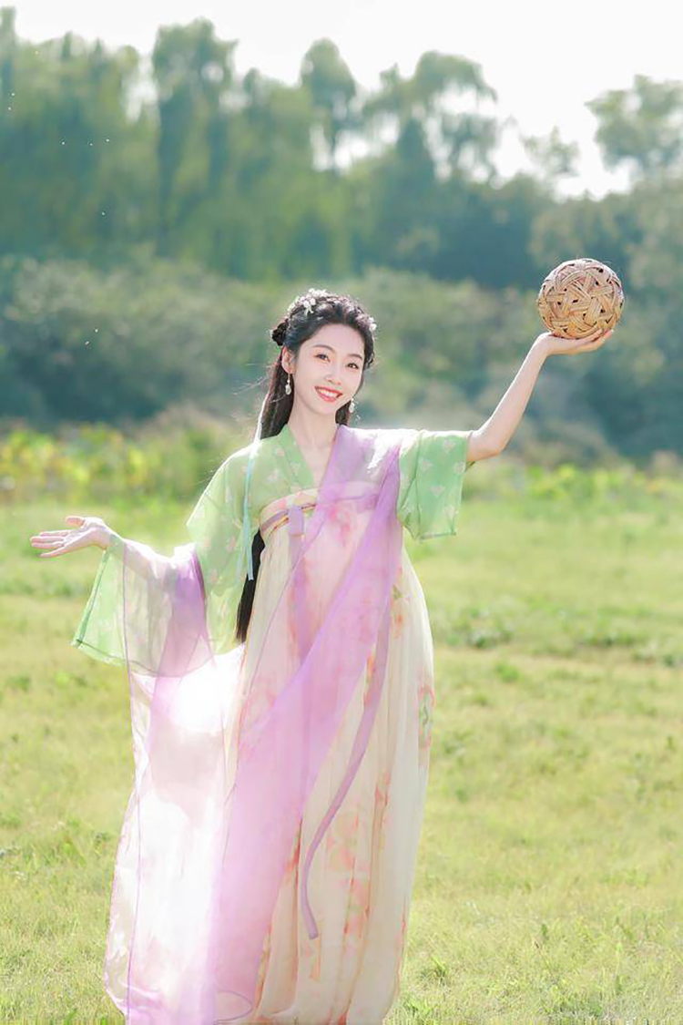 穿汉服的宣璐，这样的师姐我真的爱了！(图1)