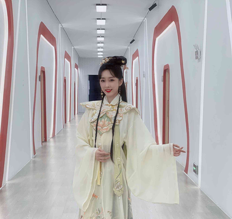 宣璐号召大家穿汉服去踏青，一身紫衣倾国倾城(图7)