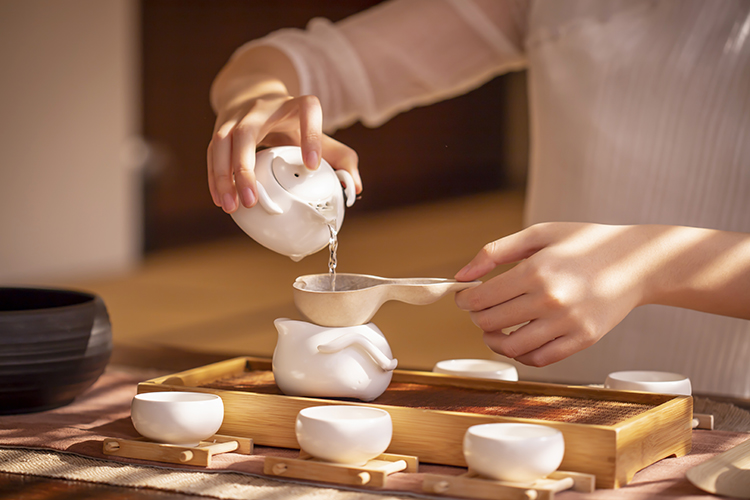 倒茶要七分，处事要空杯(图1)