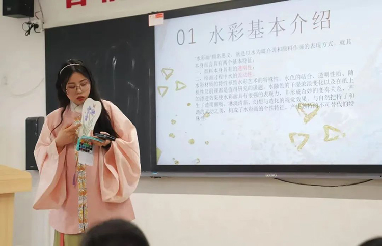 师与汉服‖三尺讲台着汉服，奕奕风采，灼灼其华(图2)