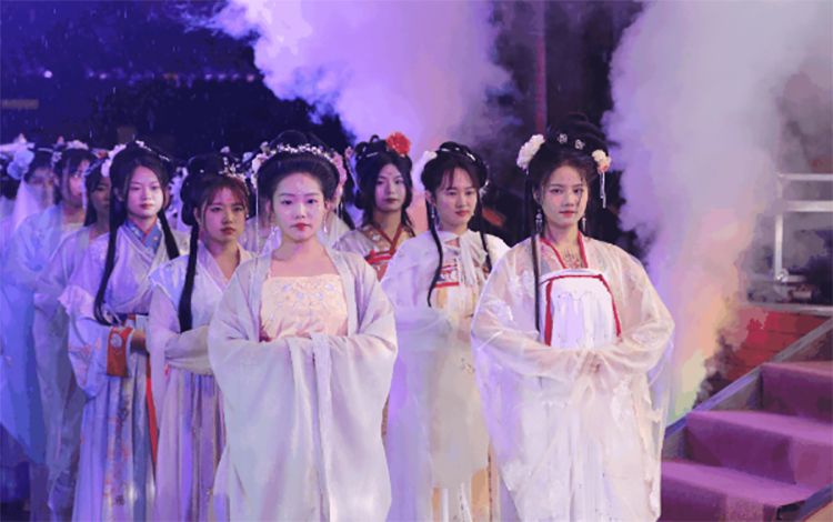 这个31岁的汉服体验馆老板火了(图4)