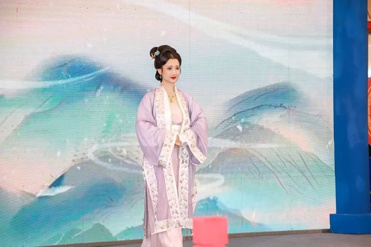 圣微再登榜首，杨馥羽首度榜眼，看2022最受欢迎的汉服模特都有谁？(图12)